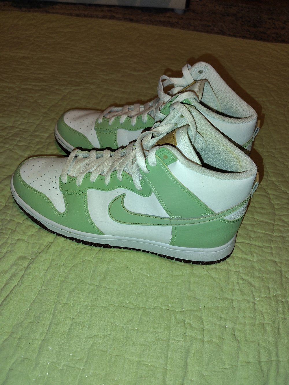 Nike High-Top Sneakers in Mint Green and White